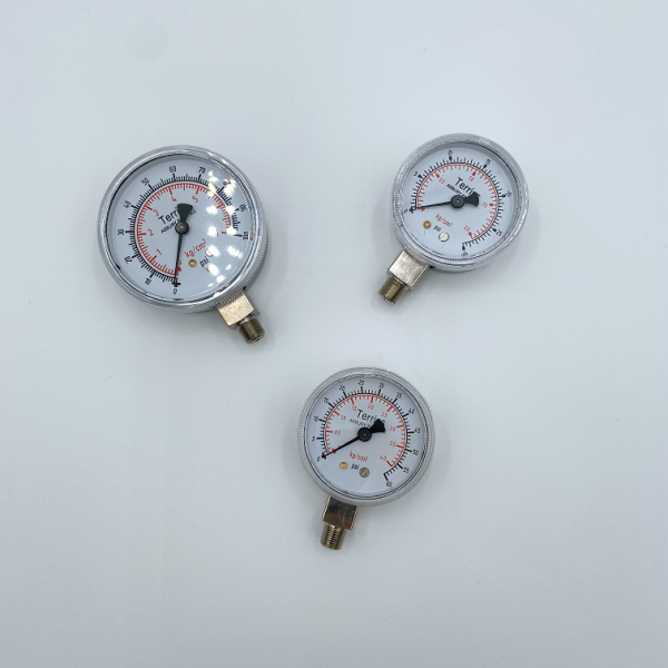 multiple pressure gauges